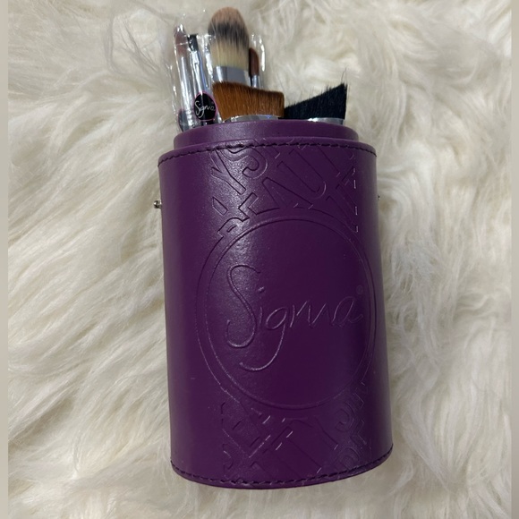 Sigma Beauty Brushes and Two Cases - Picture 11 of 16
